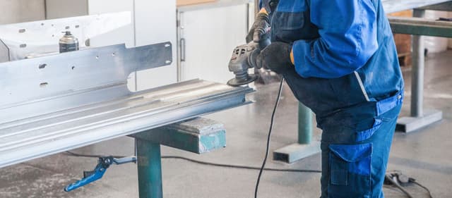  Pomocnik na produkcji wyrobów metalowych