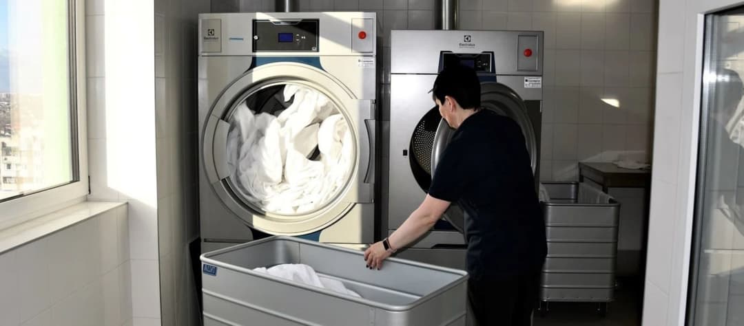 Сотрудник прачечной