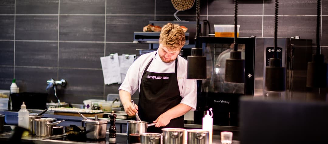 Кухар в готелі у Познані