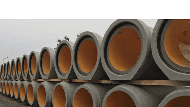 Працівник на виробництві бетонних конструкцій