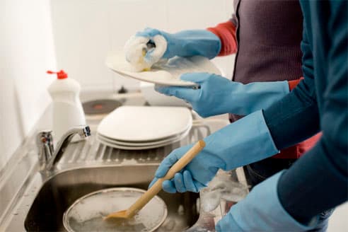 Помічник на кухні (посудомийник)