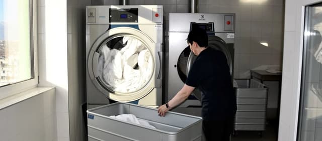 Сотрудник прачечной